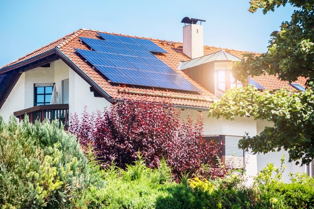 Tout savoir sur l’installation de panneaux solaires photovoltaïques sur une toiture